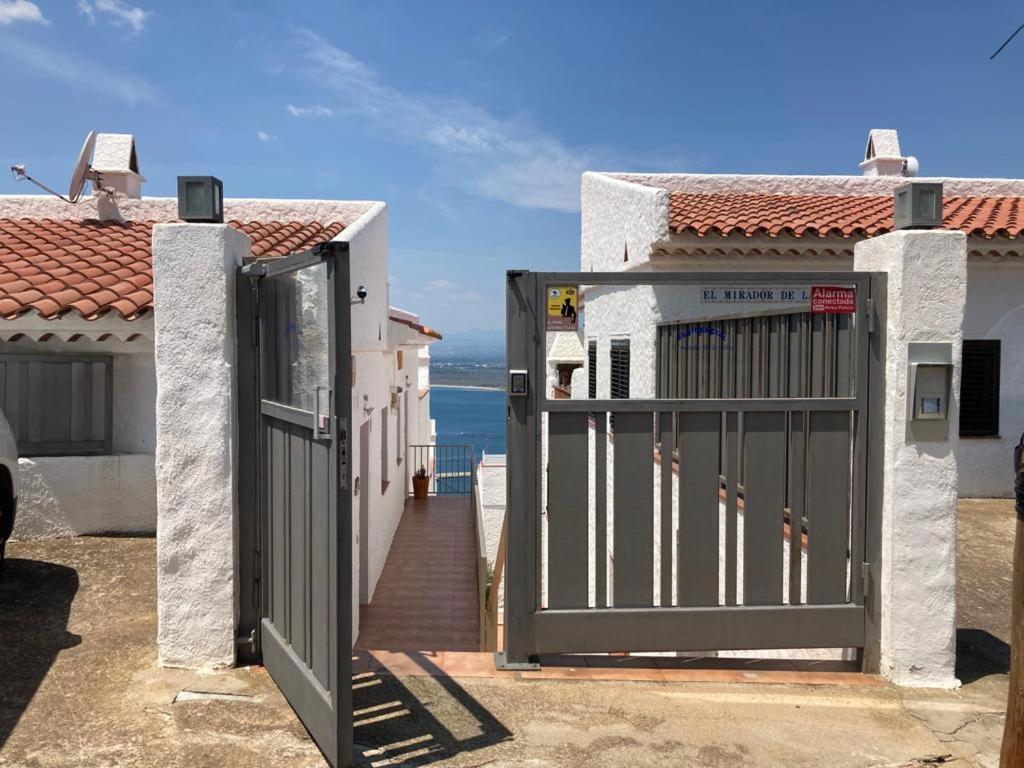 Appartement Duplex Rosas Avec Terrasse Magnifique Jacuzzi Vue Mer Esterno foto