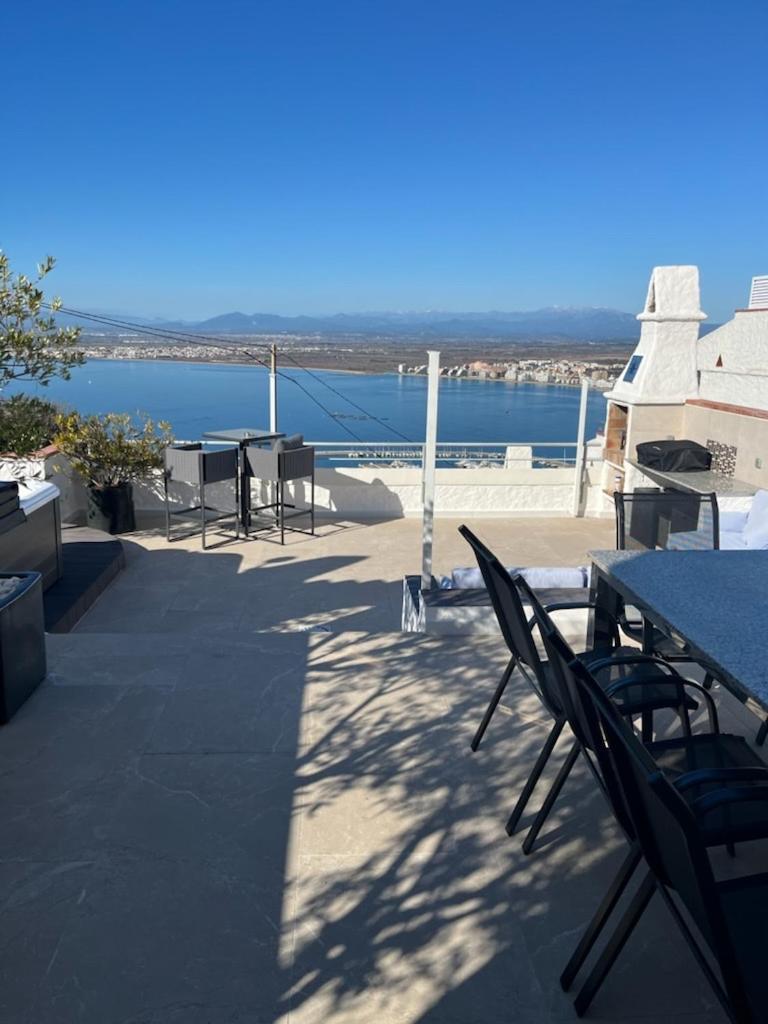 Appartement Duplex Rosas Avec Terrasse Magnifique Jacuzzi Vue Mer Esterno foto