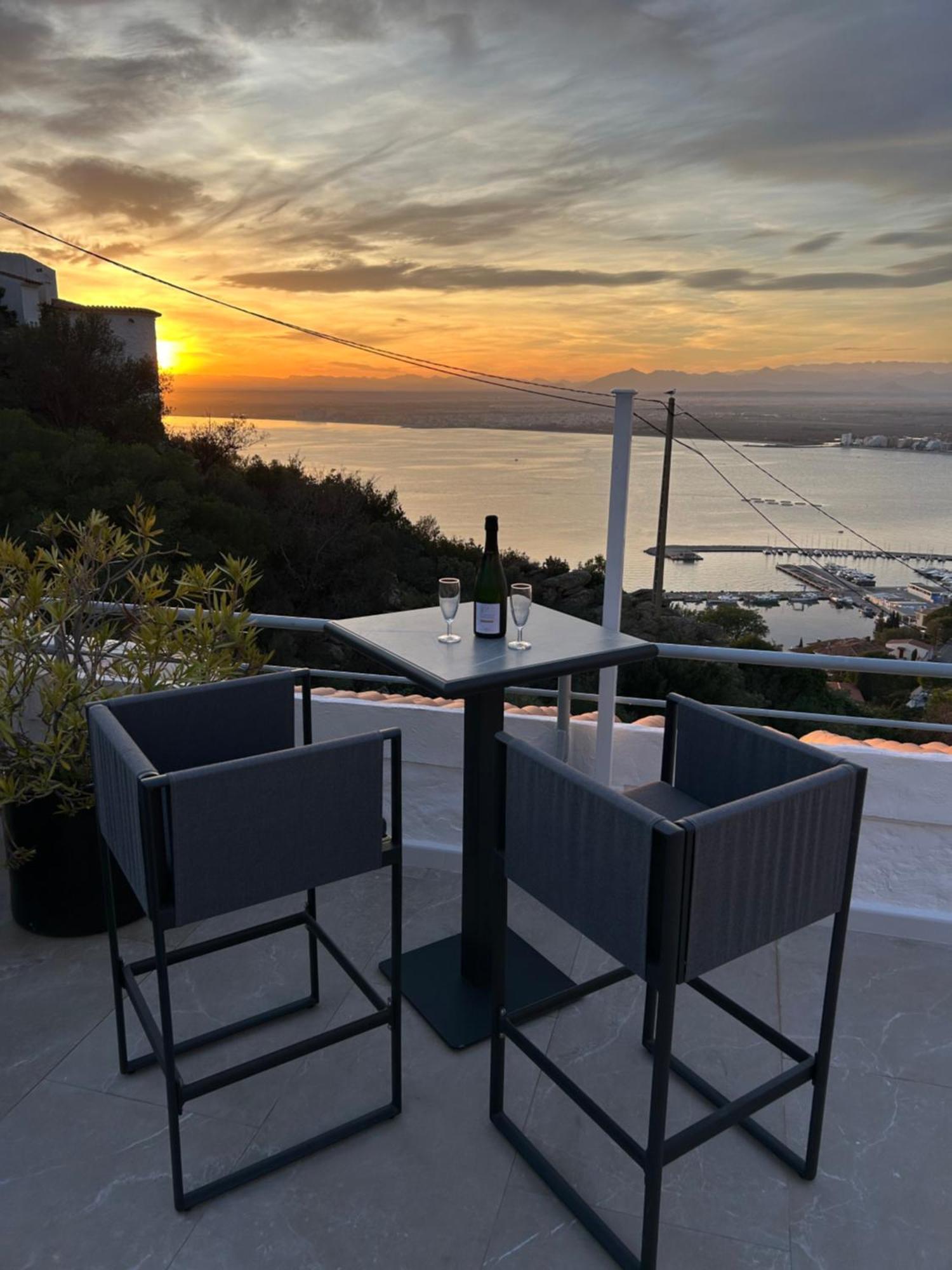 Appartement Duplex Rosas Avec Terrasse Magnifique Jacuzzi Vue Mer Esterno foto