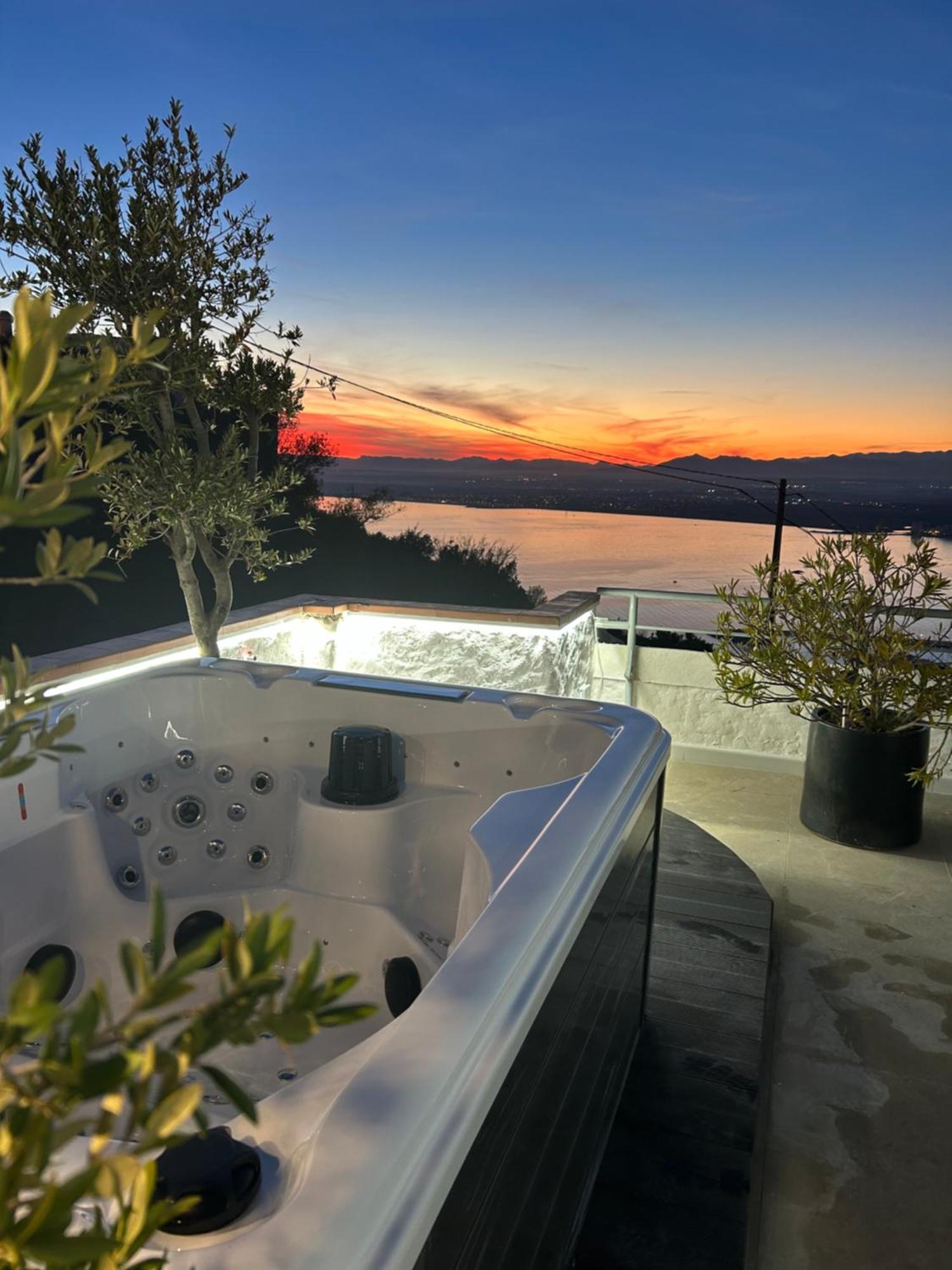Appartement Duplex Rosas Avec Terrasse Magnifique Jacuzzi Vue Mer Esterno foto