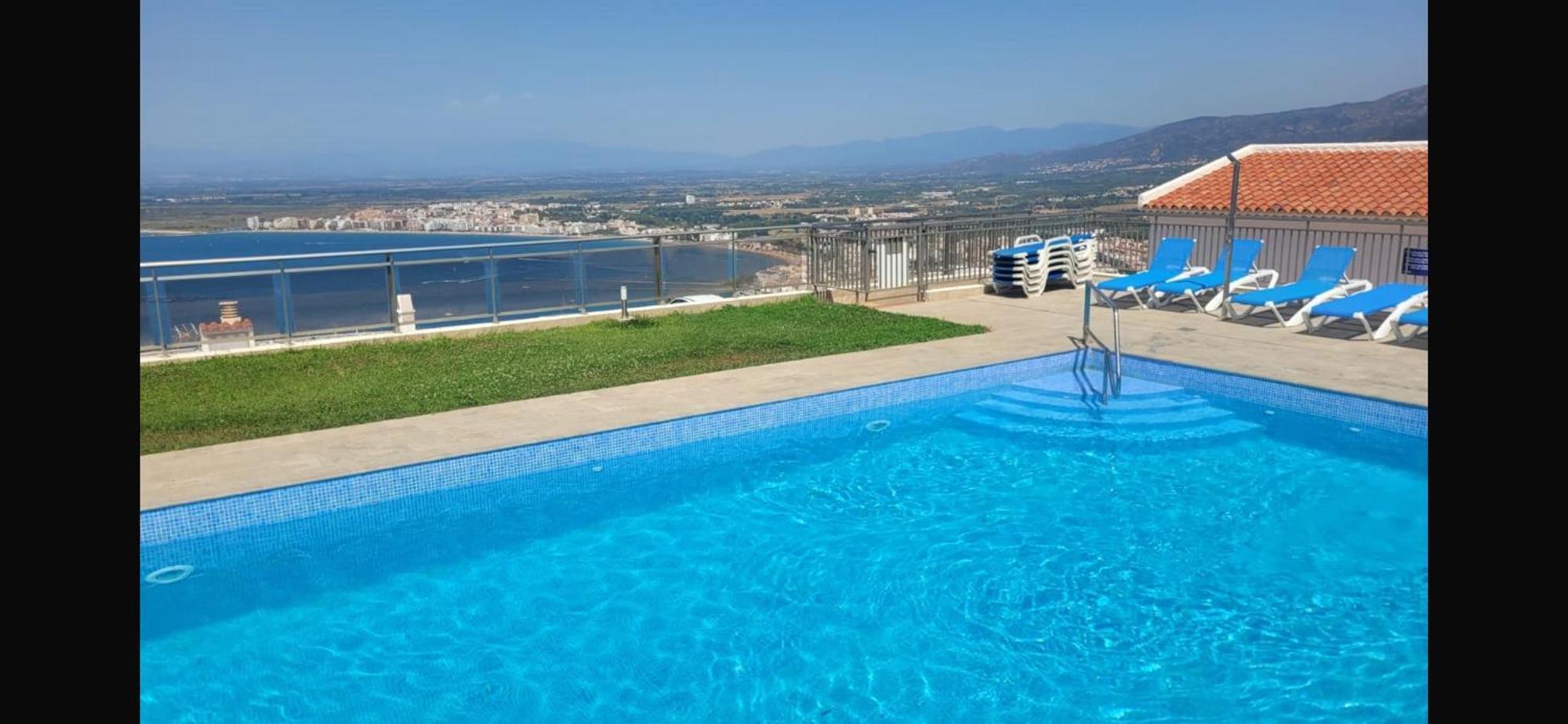 Appartement Duplex Rosas Avec Terrasse Magnifique Jacuzzi Vue Mer Esterno foto