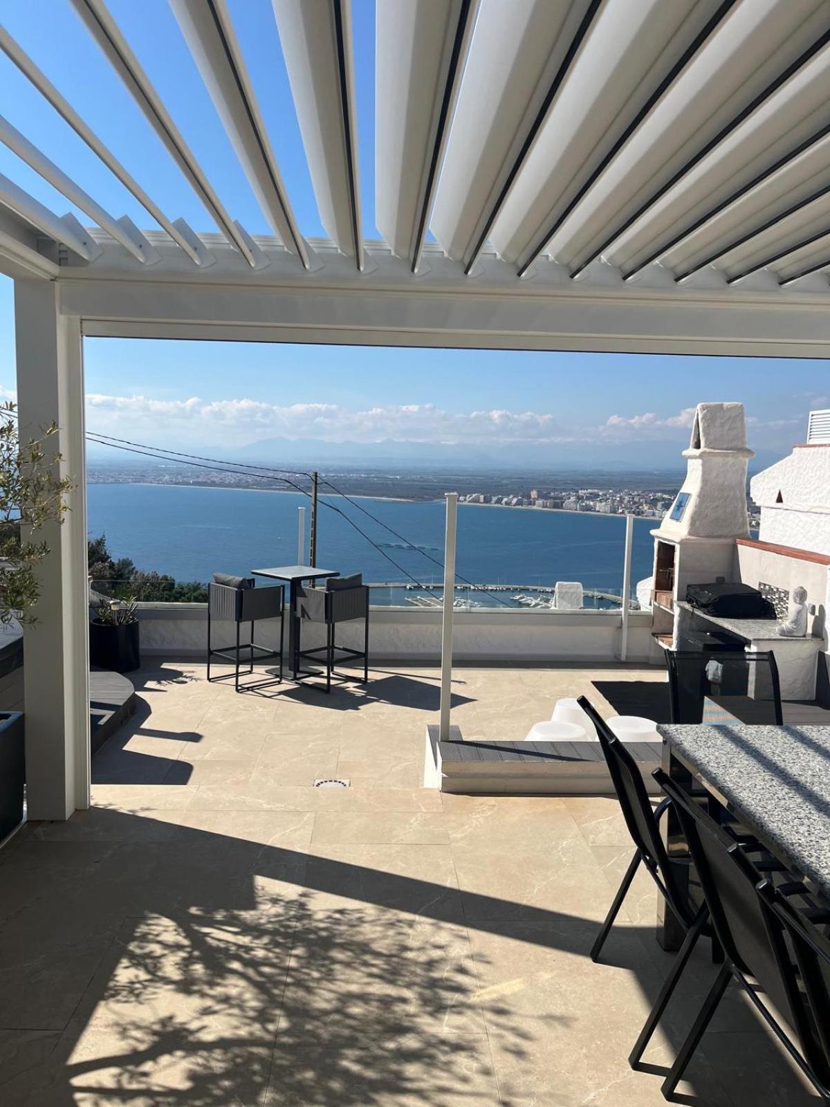 Appartement Duplex Rosas Avec Terrasse Magnifique Jacuzzi Vue Mer Esterno foto