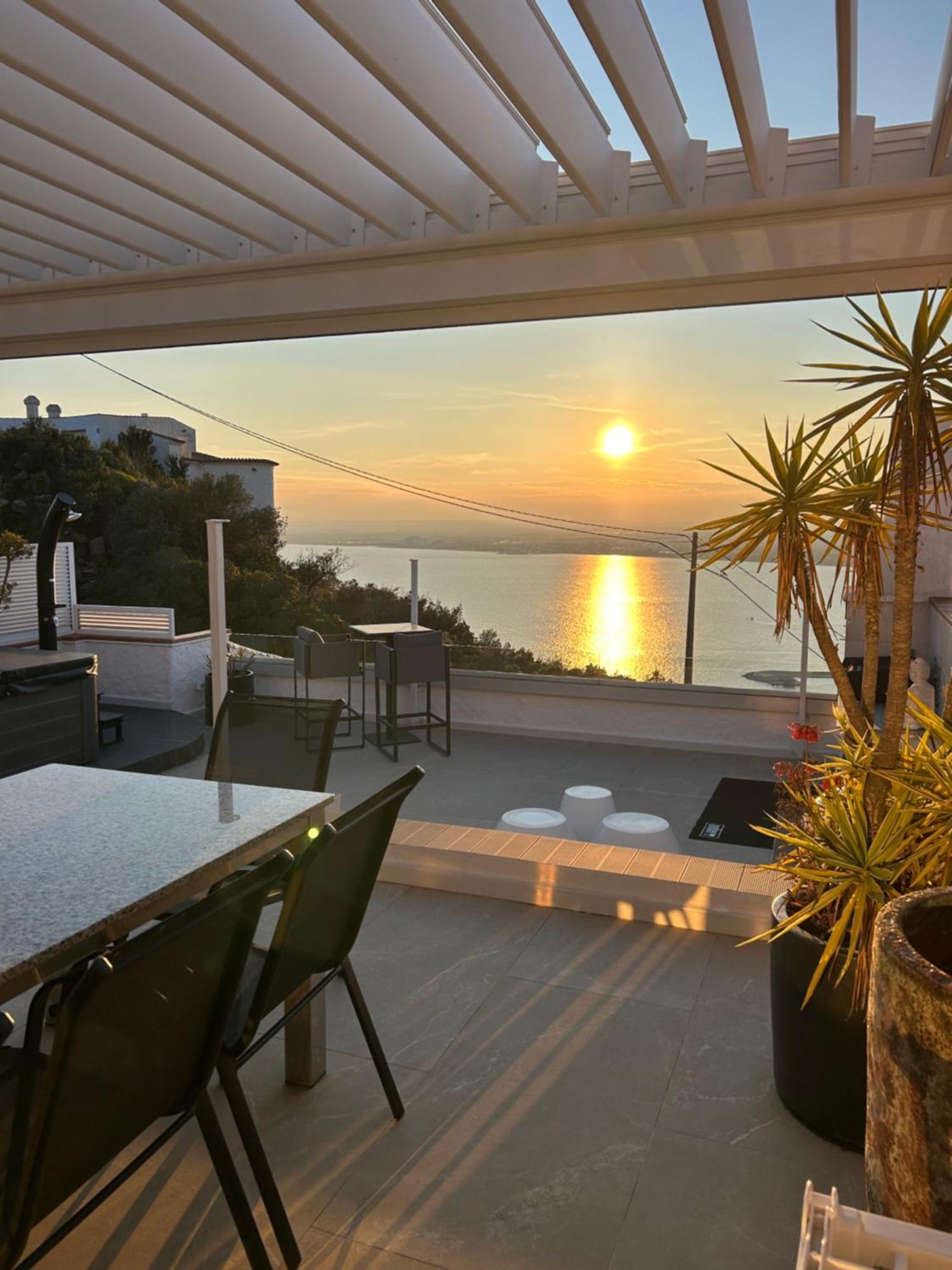 Appartement Duplex Rosas Avec Terrasse Magnifique Jacuzzi Vue Mer Esterno foto