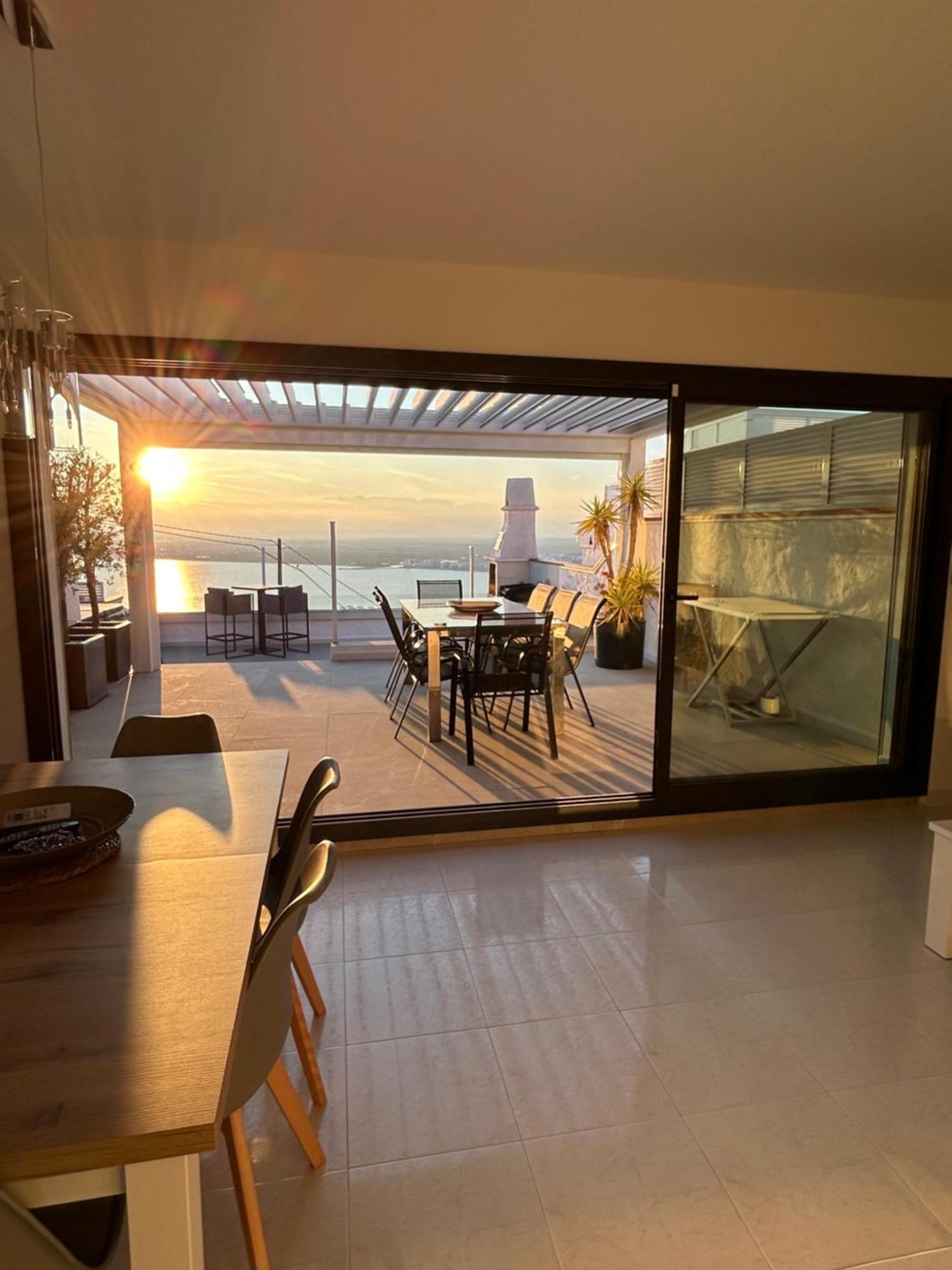 Appartement Duplex Rosas Avec Terrasse Magnifique Jacuzzi Vue Mer Esterno foto